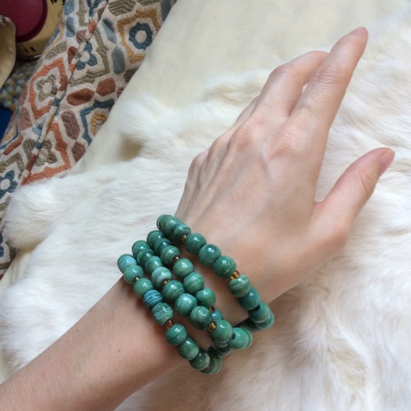 SOLD Glass Stone Minty Green Necklace - Picture 3 of 7